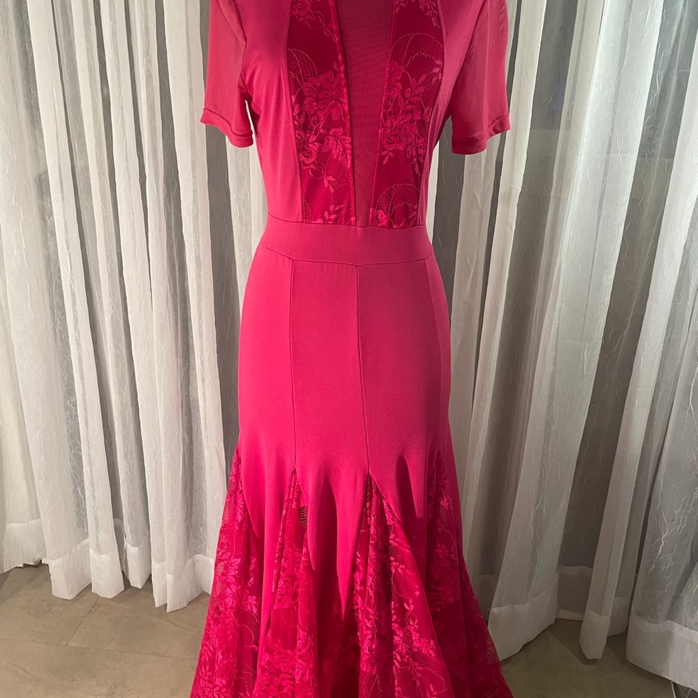 Pink & Black maxi dress’s.Lace panels front and back, Beautiful pink color.